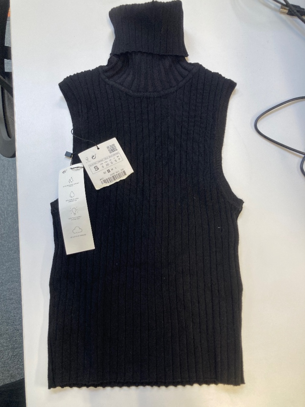 NWT size small S black ribbed turtle neck sleeveless top Zara